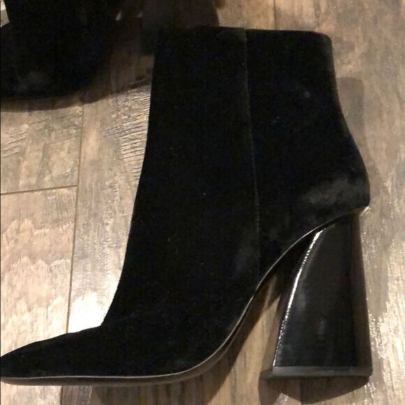 New Mercedes Castillo velvet Booties Size 39